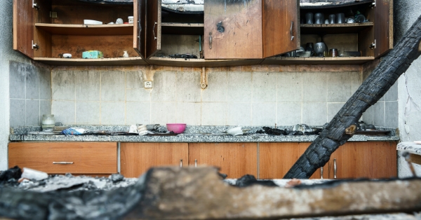 מדריך מקיף: כך תתמודדו נכון עם נזקי מים ואש בבית או בעסק
